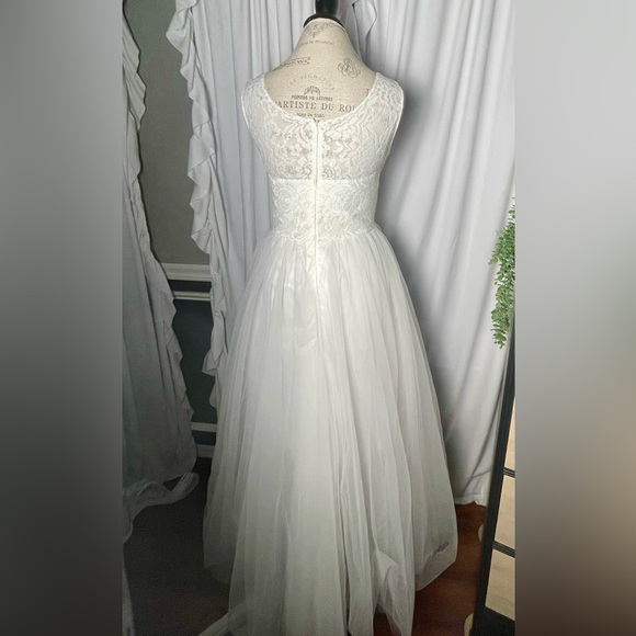 JJ’s House Ivory Sleeveless Wedding Dress With Lace And Tulle Size 14 NWT - Picture 9 of 10